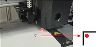 Posicione a luz vermelha do sensor dentro da marca de registro.